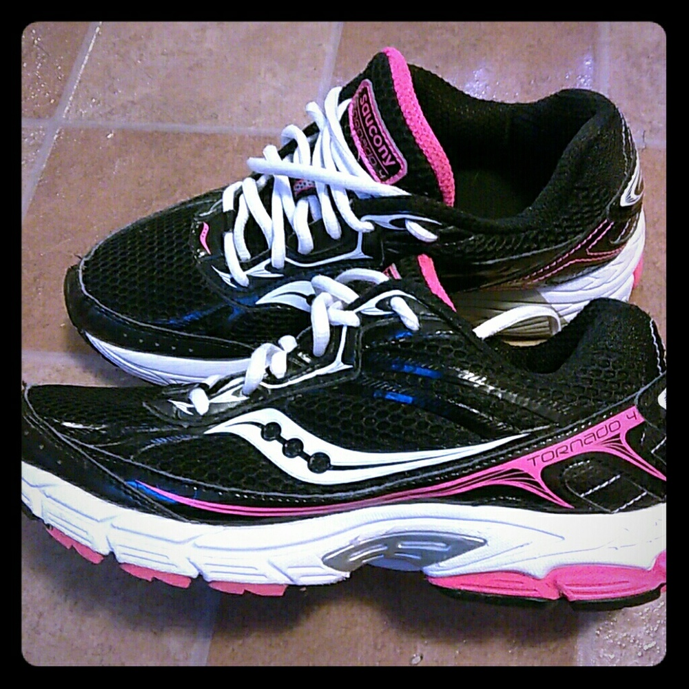 Size 7.5 Saucony  Tornado like new never worn